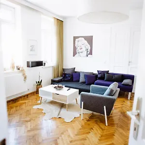 Huge Central Designer Loft With Tyrolean Touch , 160m2 Apartment Innsbruck