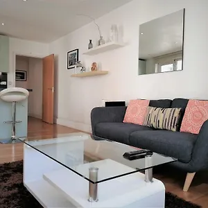Still Life Tower Hill Executive Apartment London